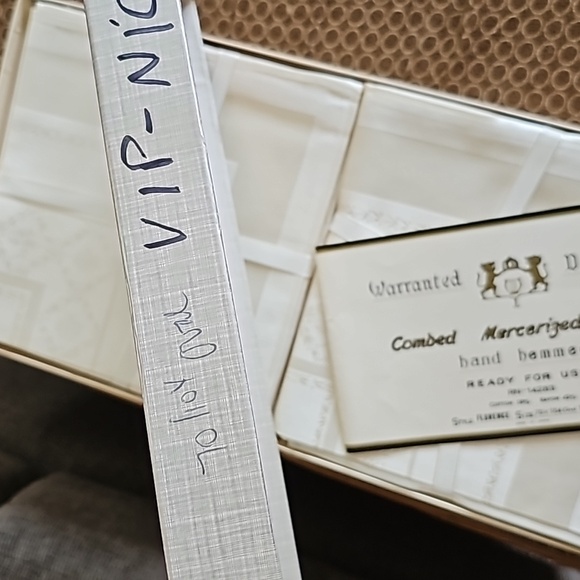 Vintage Japan Damask Tablecoth Napkins - Picture 4 of 4